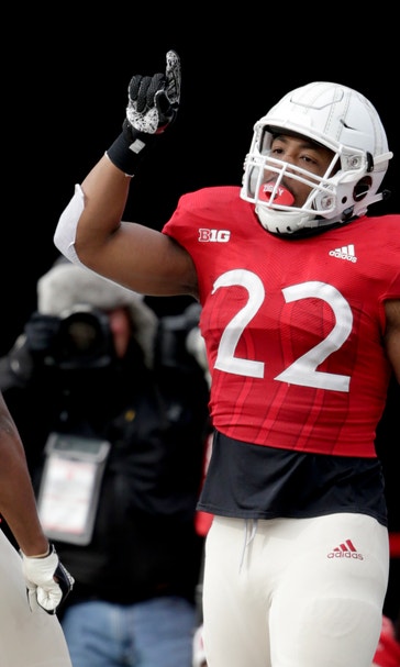 Martinez leads Cornhuskers past turnover-prone Illini 54-35
